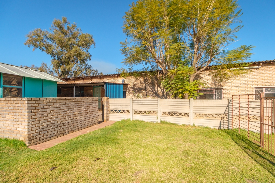 6 Bedroom Property for Sale in Tenacre A H Gauteng
