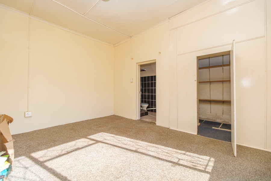 6 Bedroom Property for Sale in Tenacre A H Gauteng