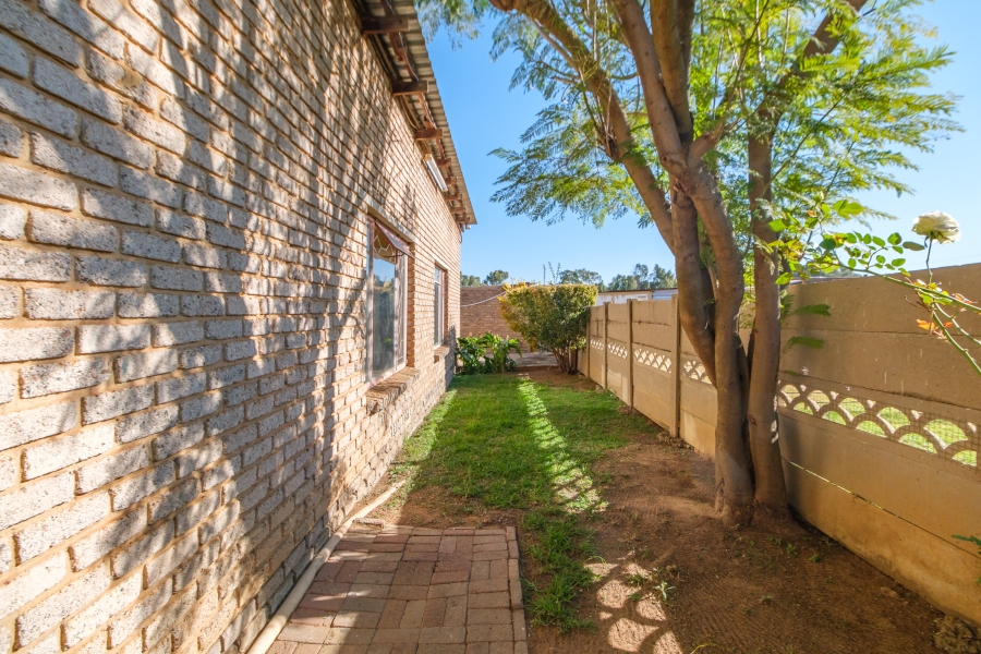 6 Bedroom Property for Sale in Tenacre A H Gauteng