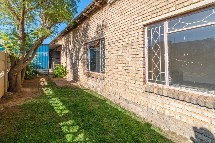 6 Bedroom Property for Sale in Tenacre A H Gauteng
