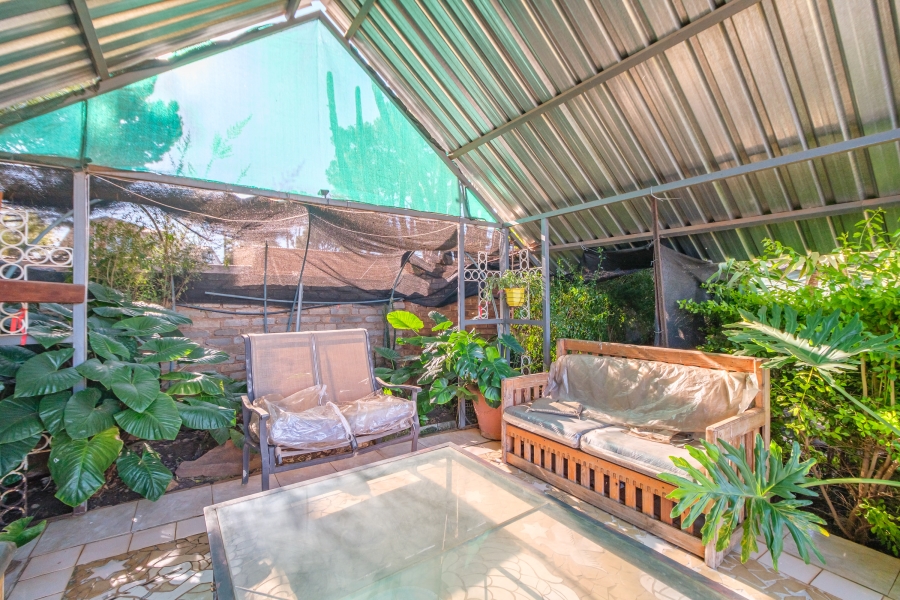 6 Bedroom Property for Sale in Tenacre A H Gauteng