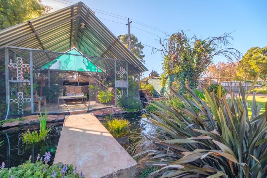 6 Bedroom Property for Sale in Tenacre A H Gauteng