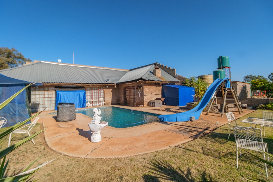 6 Bedroom Property for Sale in Tenacre A H Gauteng