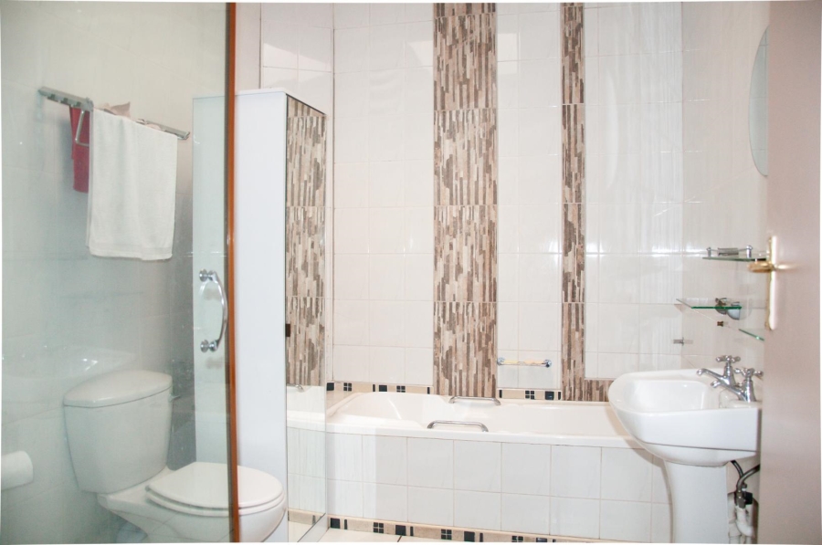 2 Bedroom Property for Sale in Halfway Gardens Gauteng