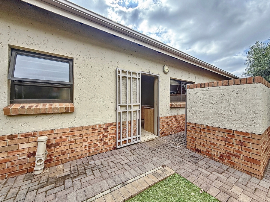 To Let 1 Bedroom Property for Rent in The Meadows Gauteng