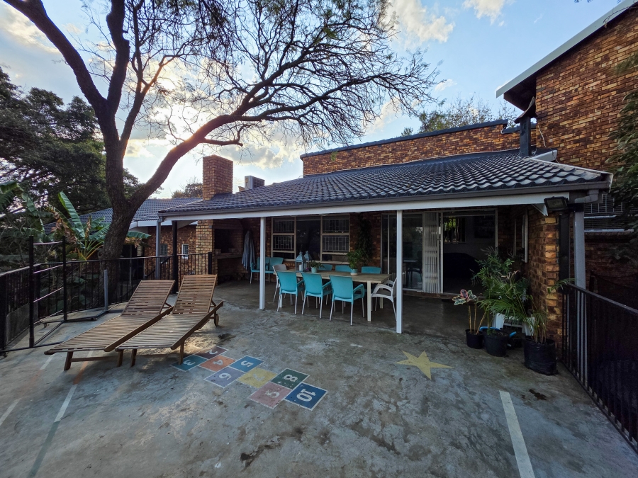 5 Bedroom Property for Sale in Faerie Glen Gauteng