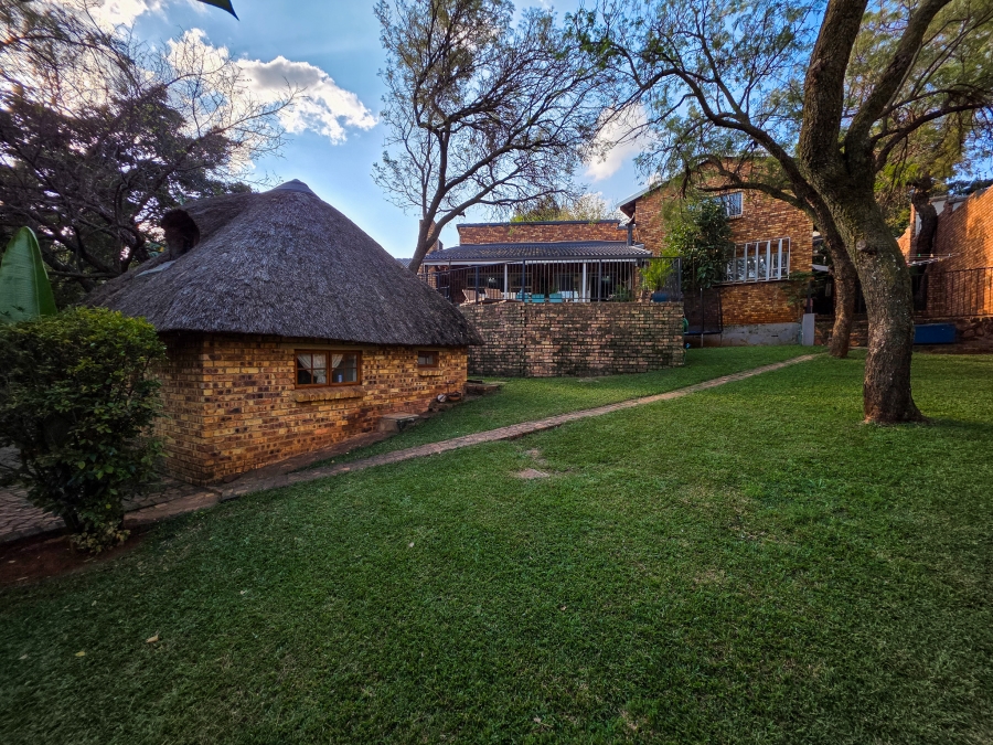 5 Bedroom Property for Sale in Faerie Glen Gauteng