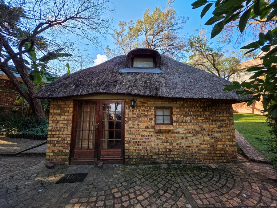 5 Bedroom Property for Sale in Faerie Glen Gauteng