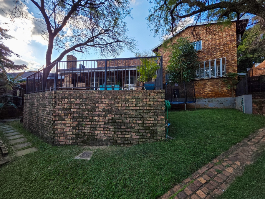 5 Bedroom Property for Sale in Faerie Glen Gauteng