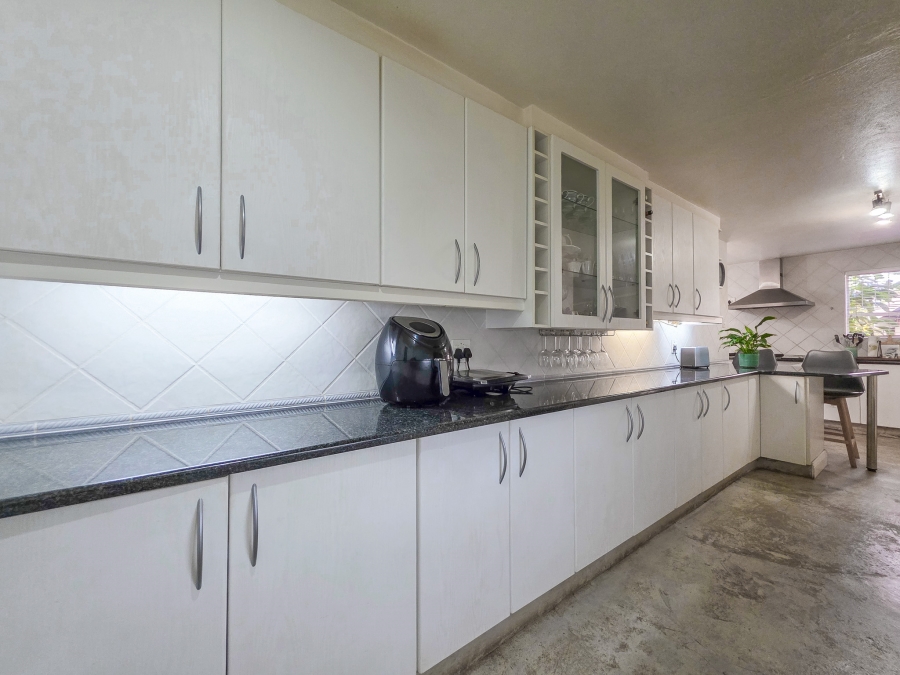 5 Bedroom Property for Sale in Faerie Glen Gauteng