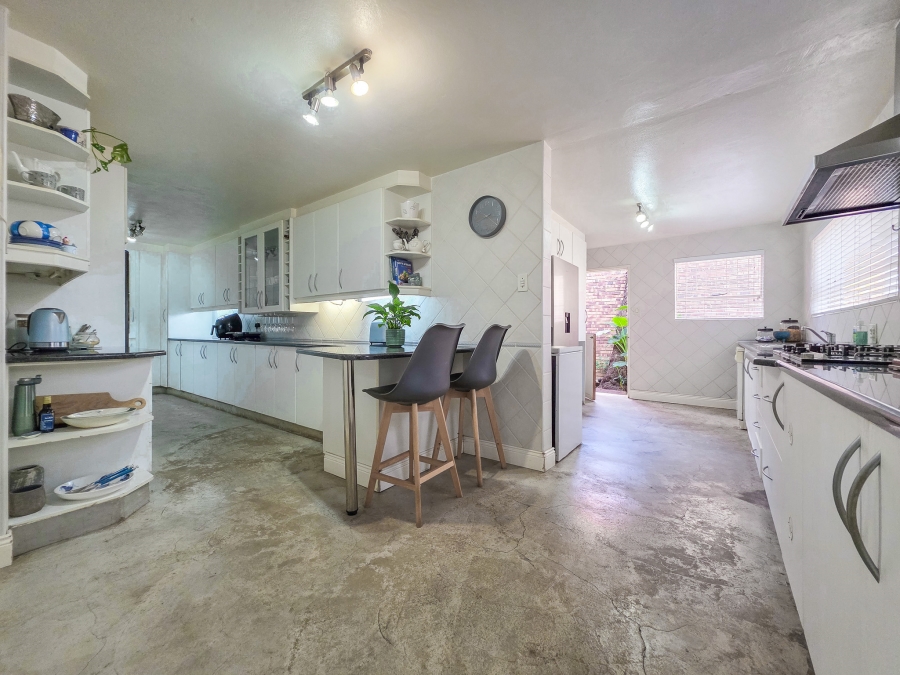 5 Bedroom Property for Sale in Faerie Glen Gauteng
