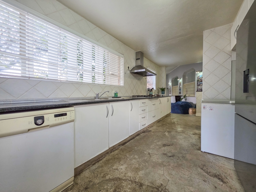 5 Bedroom Property for Sale in Faerie Glen Gauteng