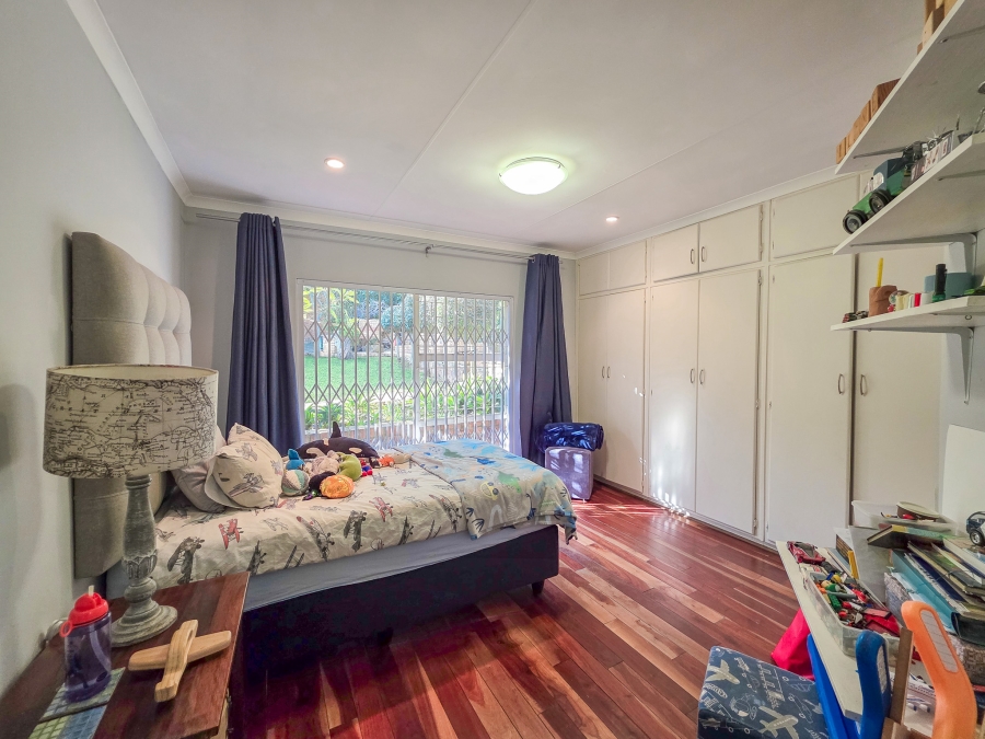5 Bedroom Property for Sale in Faerie Glen Gauteng