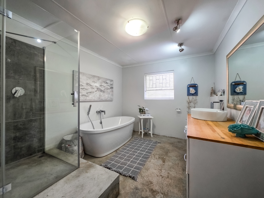 5 Bedroom Property for Sale in Faerie Glen Gauteng