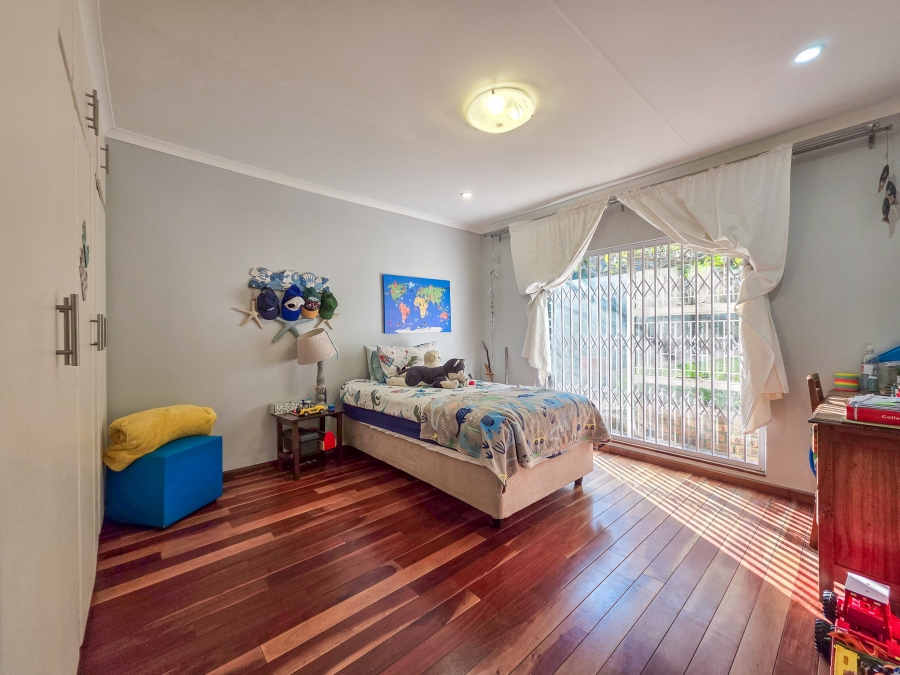 5 Bedroom Property for Sale in Faerie Glen Gauteng