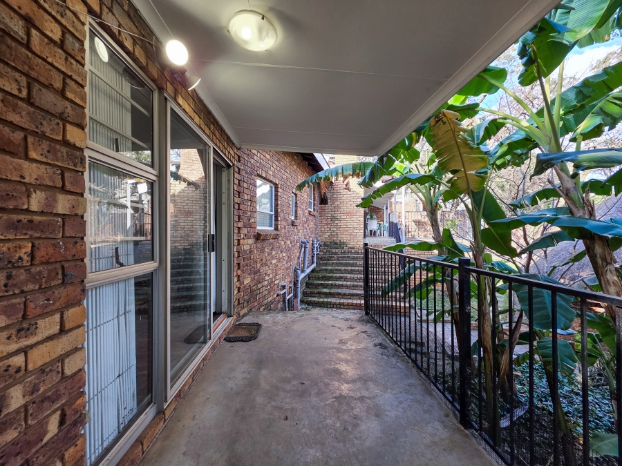 5 Bedroom Property for Sale in Faerie Glen Gauteng