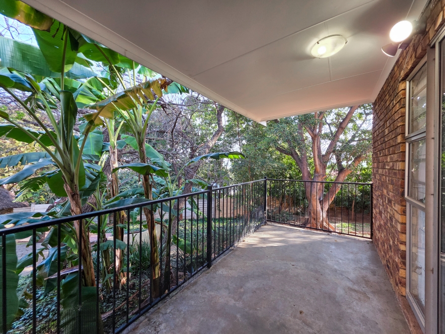 5 Bedroom Property for Sale in Faerie Glen Gauteng