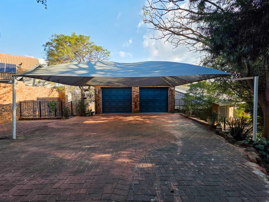 5 Bedroom Property for Sale in Faerie Glen Gauteng