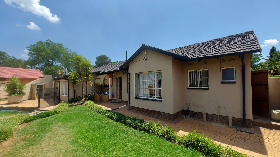 3 Bedroom Property for Sale in Crystal Park Gauteng