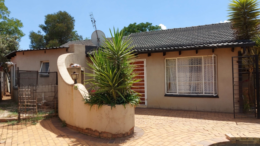 3 Bedroom Property for Sale in Crystal Park Gauteng