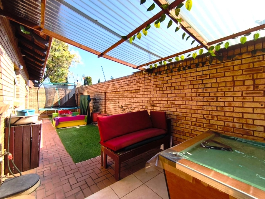 3 Bedroom Property for Sale in New Redruth Gauteng