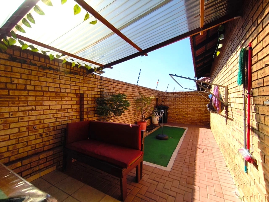 3 Bedroom Property for Sale in New Redruth Gauteng
