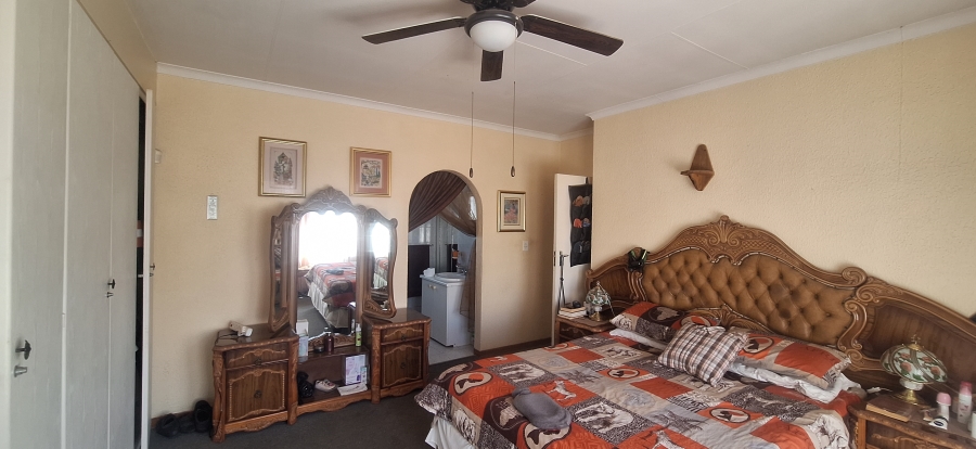 4 Bedroom Property for Sale in Westonaria Gauteng