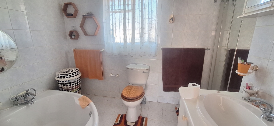 4 Bedroom Property for Sale in Westonaria Gauteng