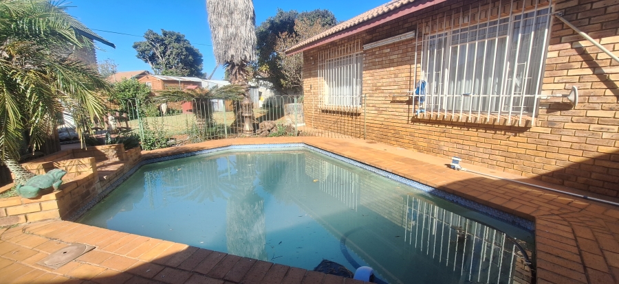 4 Bedroom Property for Sale in Westonaria Gauteng