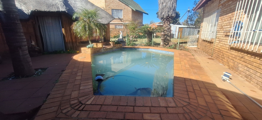 4 Bedroom Property for Sale in Westonaria Gauteng
