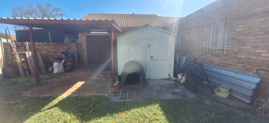 4 Bedroom Property for Sale in Westonaria Gauteng