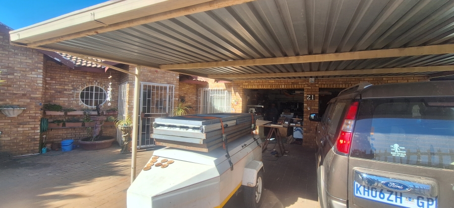 4 Bedroom Property for Sale in Westonaria Gauteng
