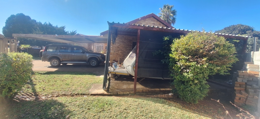 4 Bedroom Property for Sale in Westonaria Gauteng