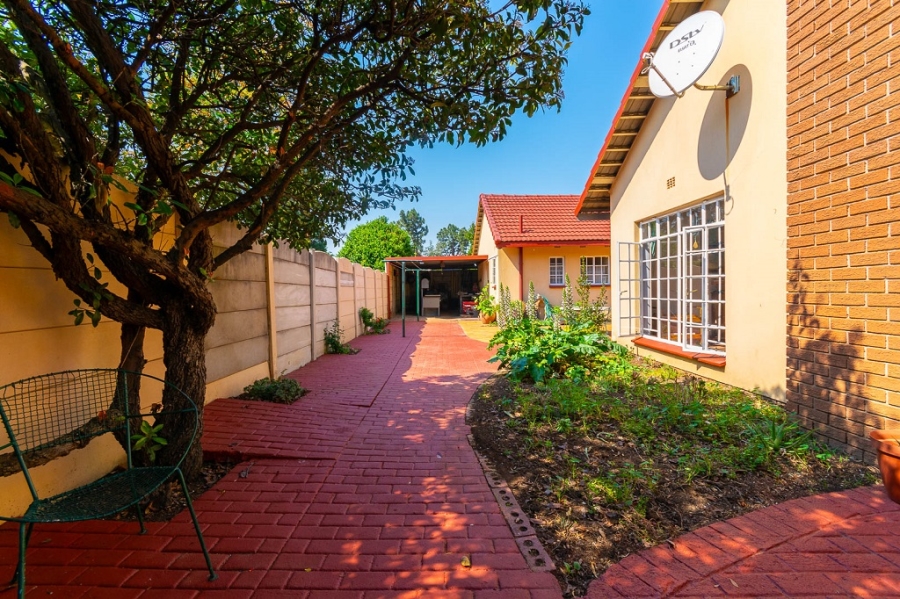 4 Bedroom Property for Sale in Brackenhurst Gauteng