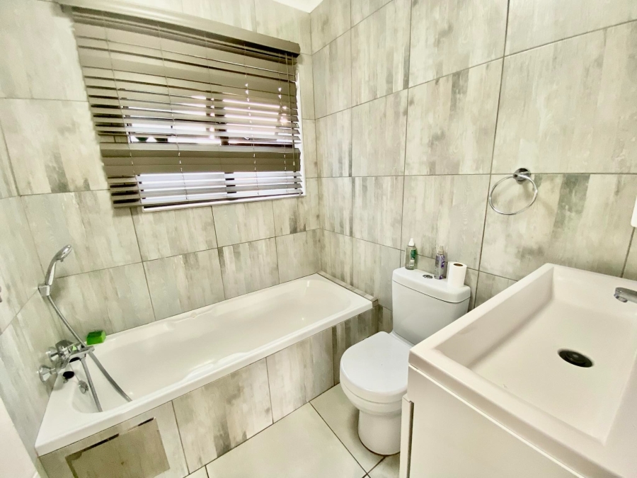 To Let 2 Bedroom Property for Rent in Morningside Gauteng