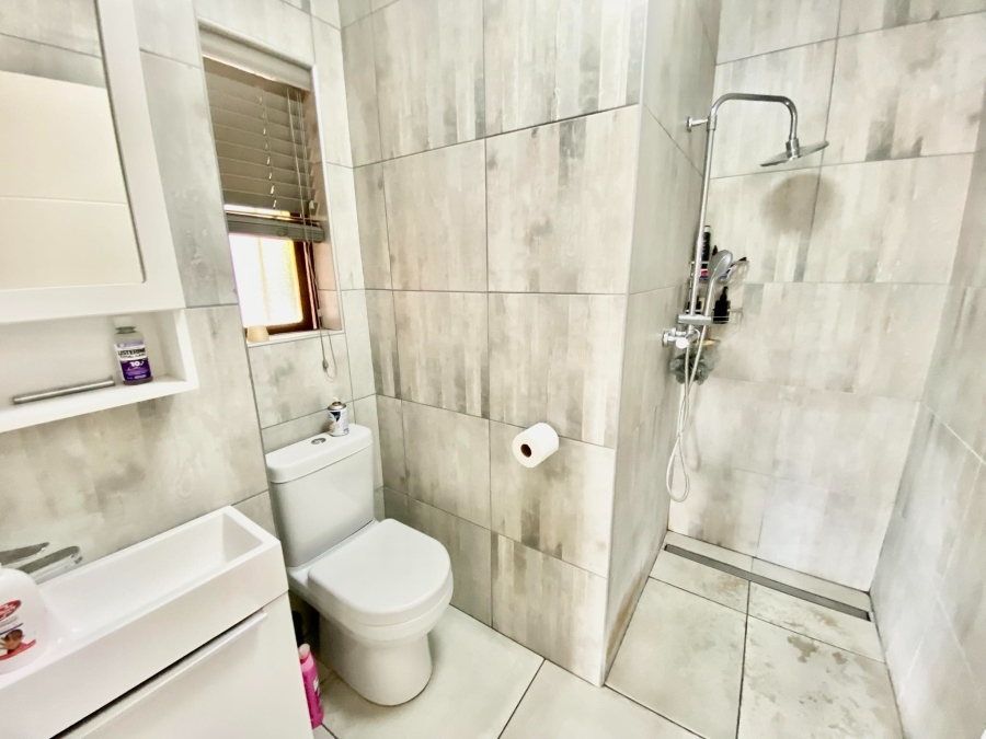 To Let 2 Bedroom Property for Rent in Morningside Gauteng