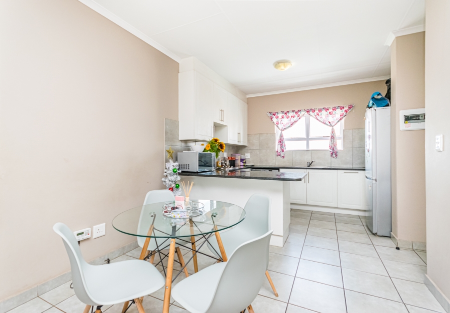 2 Bedroom Property for Sale in Die Hoewes Gauteng