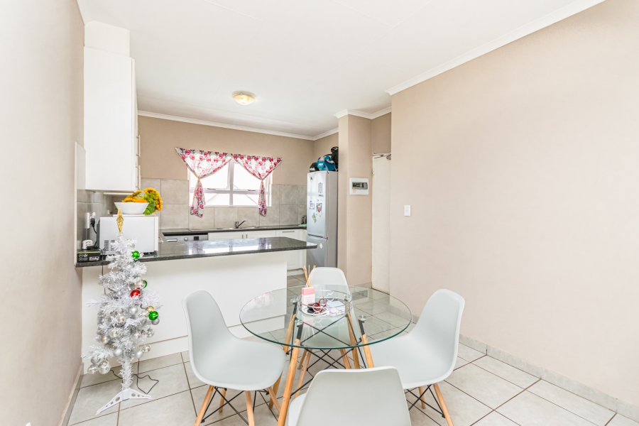 2 Bedroom Property for Sale in Die Hoewes Gauteng