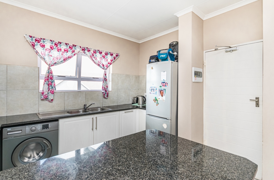 2 Bedroom Property for Sale in Die Hoewes Gauteng