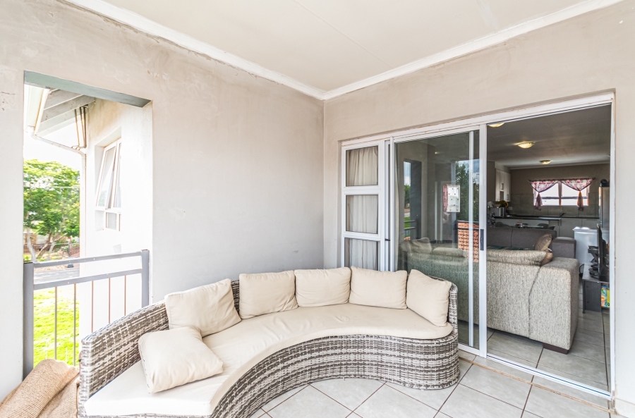 2 Bedroom Property for Sale in Die Hoewes Gauteng