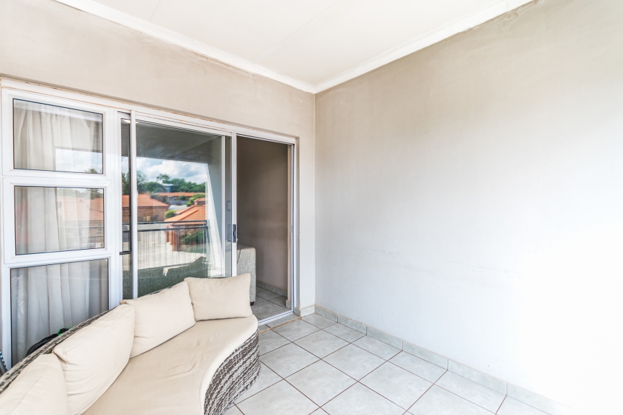 2 Bedroom Property for Sale in Die Hoewes Gauteng