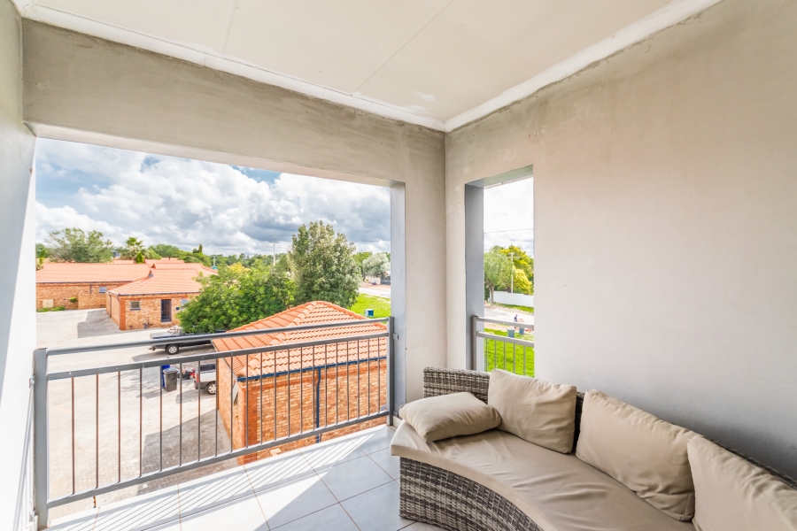 2 Bedroom Property for Sale in Die Hoewes Gauteng