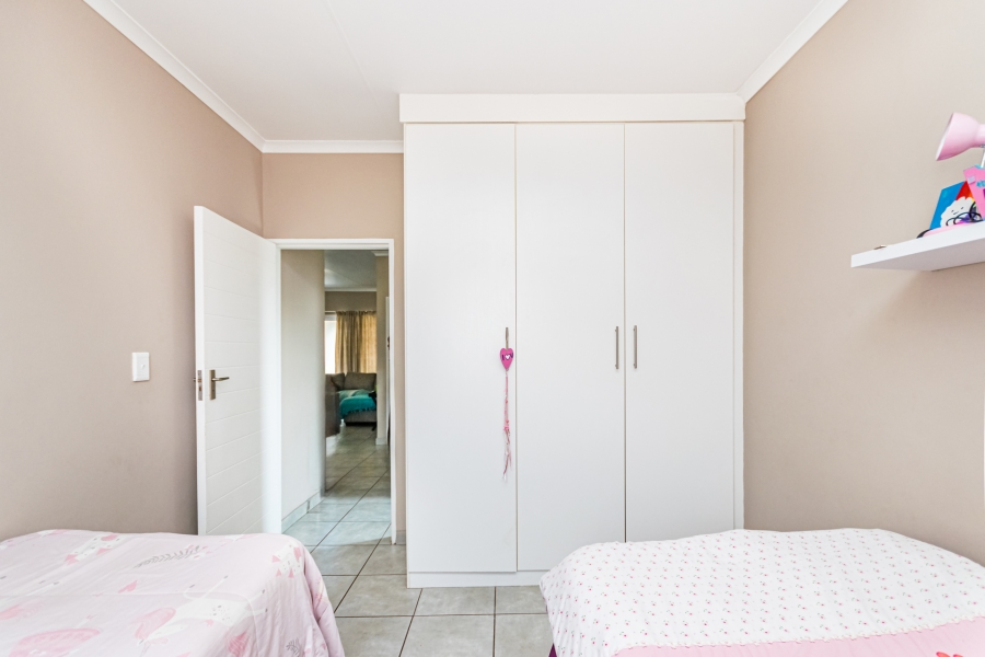 2 Bedroom Property for Sale in Die Hoewes Gauteng