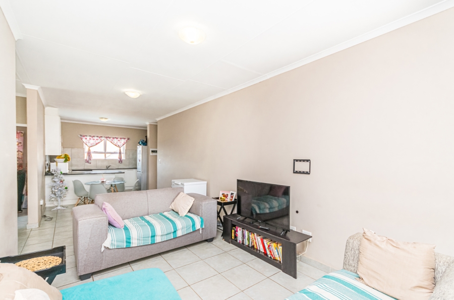 2 Bedroom Property for Sale in Die Hoewes Gauteng