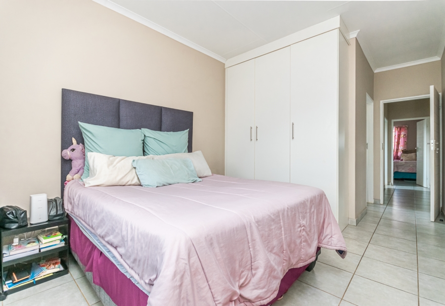 2 Bedroom Property for Sale in Die Hoewes Gauteng