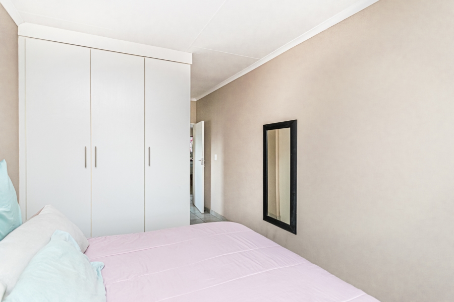 2 Bedroom Property for Sale in Die Hoewes Gauteng