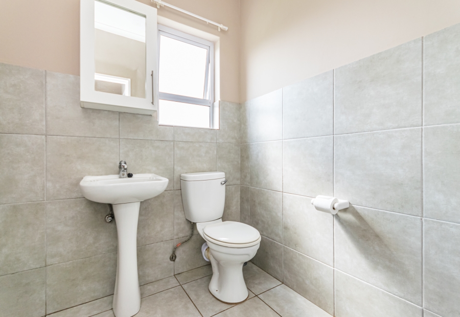 2 Bedroom Property for Sale in Die Hoewes Gauteng