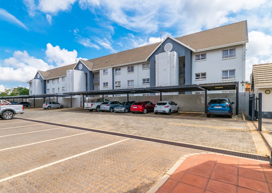 2 Bedroom Property for Sale in Die Hoewes Gauteng