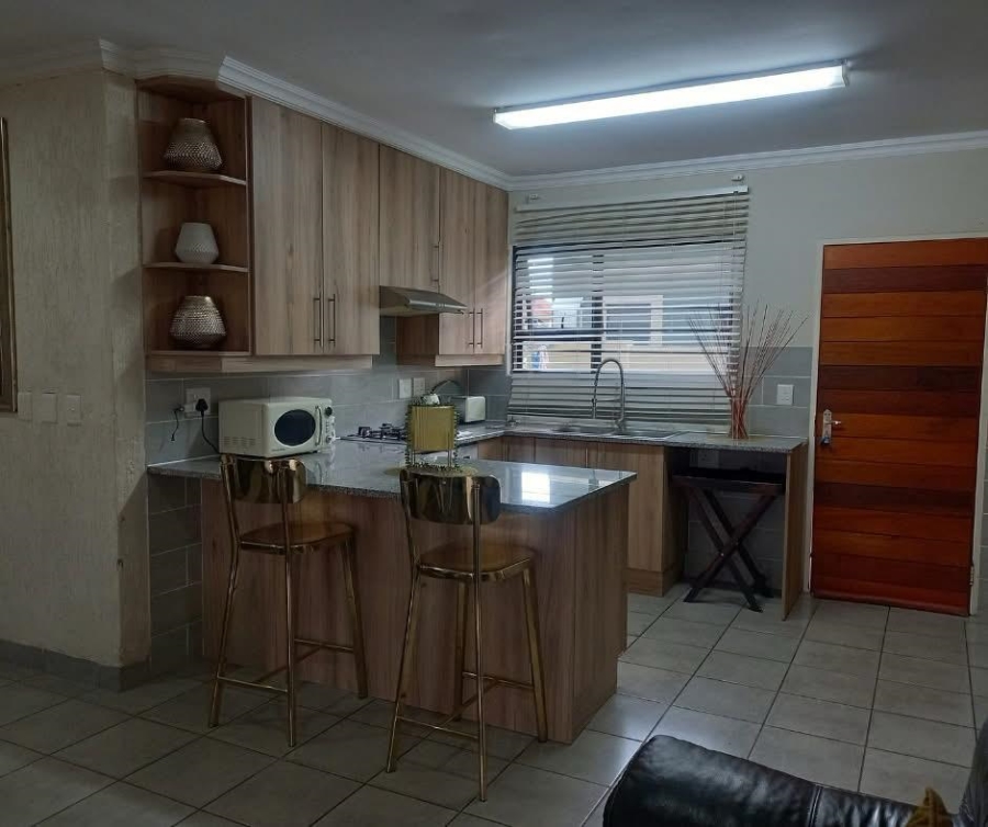 To Let 2 Bedroom Property for Rent in Sonneveld Gauteng