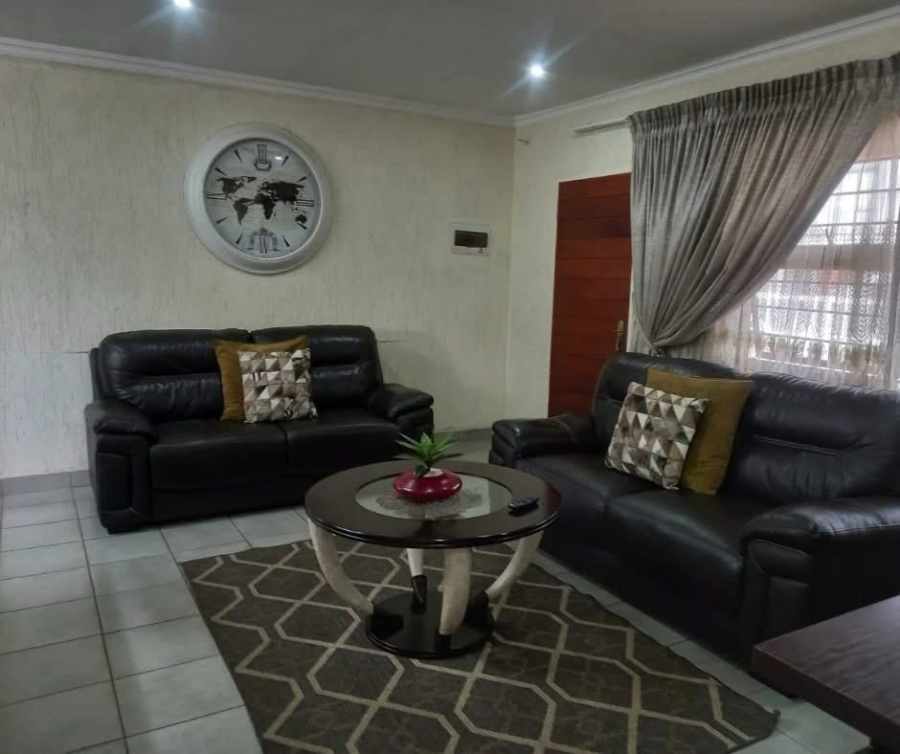 To Let 2 Bedroom Property for Rent in Sonneveld Gauteng
